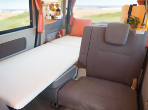 簡単操作リアシート (4名乗車)