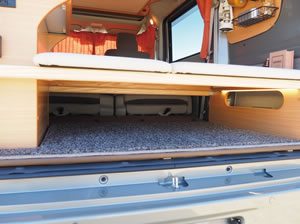 ベッド下大型収納庫