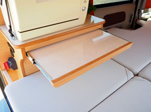 引き出し式テーブル