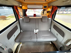 リアシートも広々、4名乗車が可能